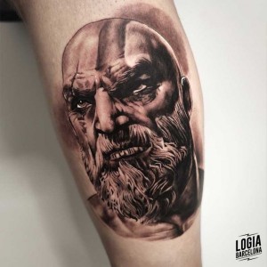 tatuaje_pierna_kratos_logiabarcelona_javier_arcia